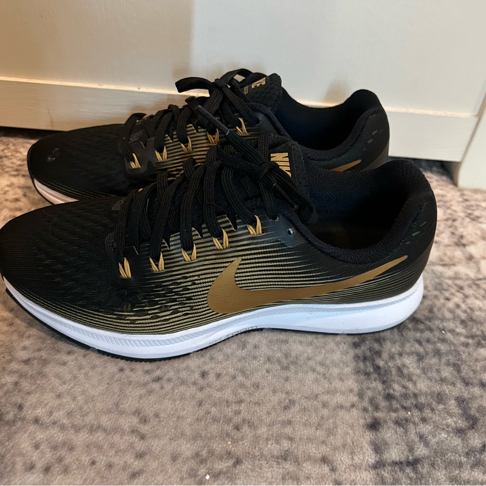 Nike Air Zoom Pegasus Black/Gold Women's Running Shoes EUC size 8.5 wide